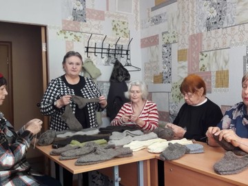 Участие «серебряных» волонтеров в акции «Тепло из дома».