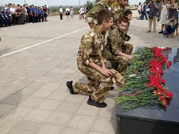 Митинг у памятника Погибшим воинам